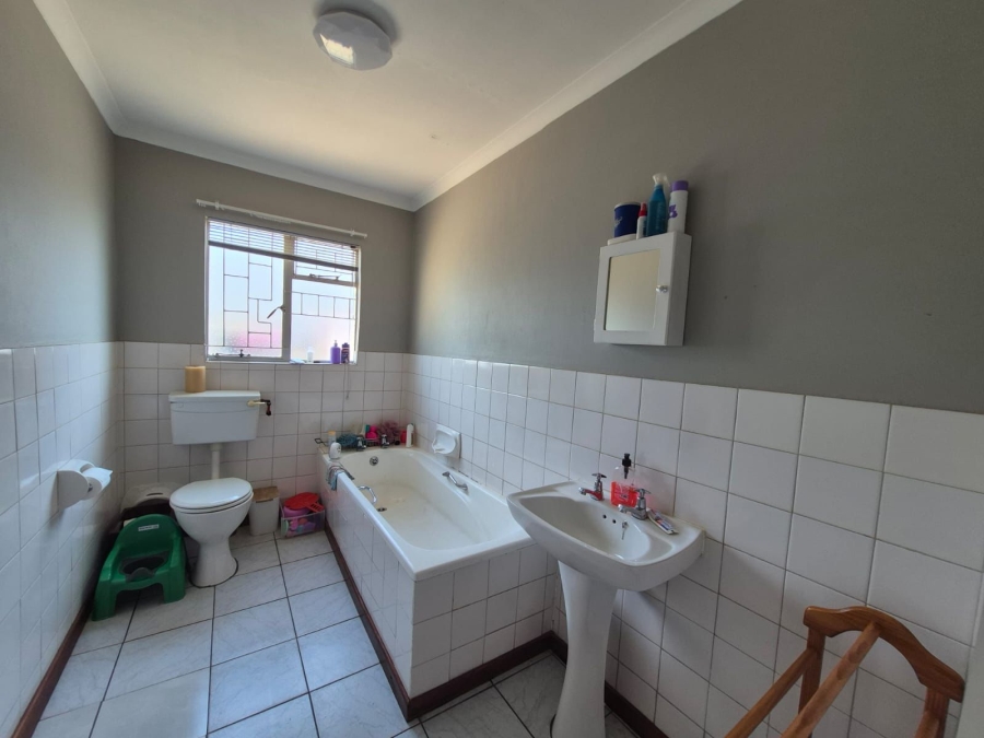 3 Bedroom Property for Sale in Meiringspark Western Cape